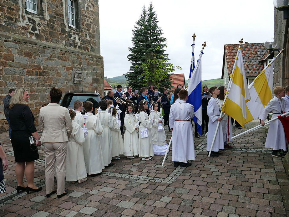 Feier der 1. Heiligen Kommunion in Sankt Crescentius (Foto: Karl-Franz Thiede)